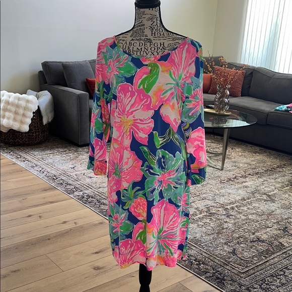 Lilly Pulitzer Dresses & Skirts - Lilly Pulitzer Vibrant Floral Dress in Pink and Blue like new